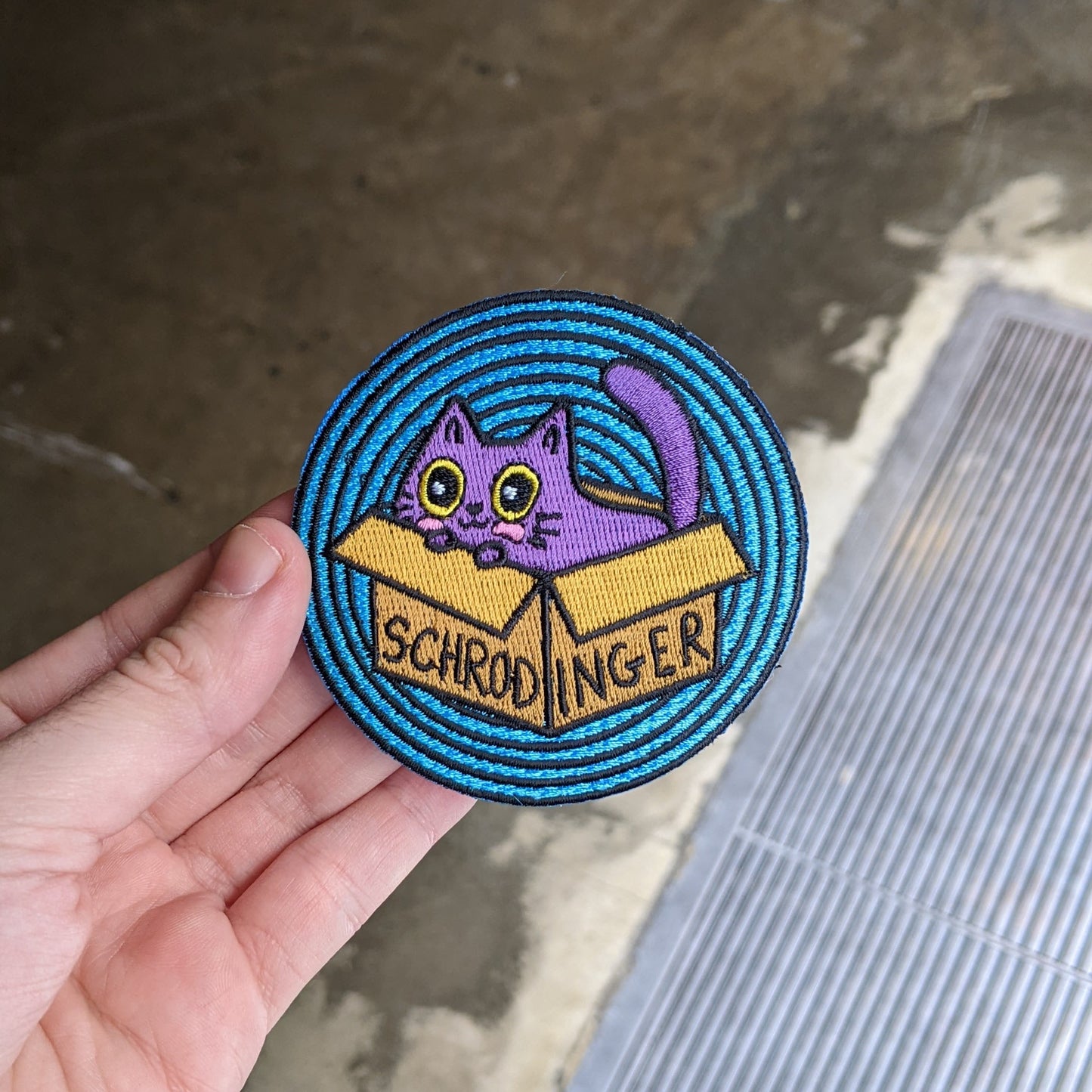 Chat scientifique dans une boîte | écusson